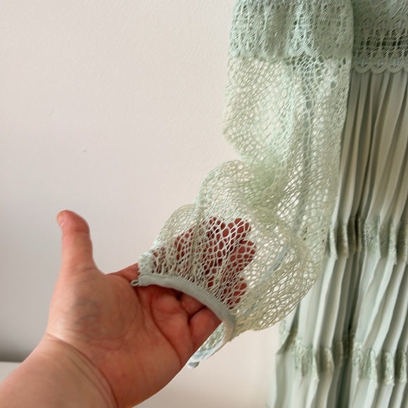 Gorgeous True Decadence at Simons light moss green dress - Picture 7 of 12